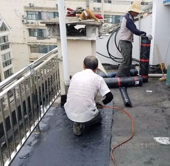 厉害！东方雨虹开启劳务周薪制后工匠人数突破10万！防水施工需要工匠精神！三分材料·七分施工！