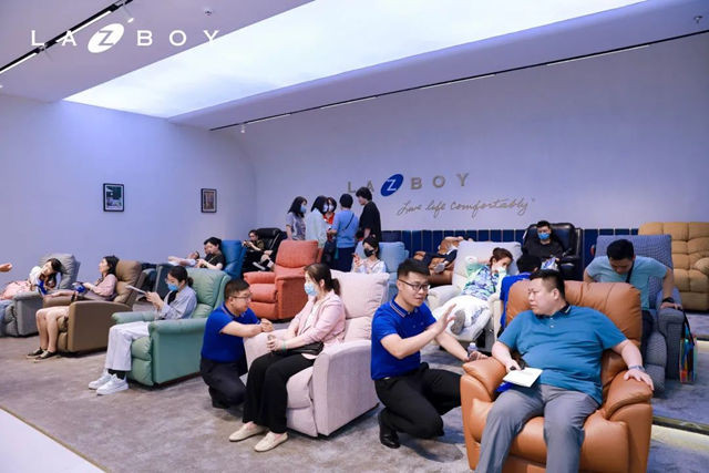 LAZBOY携多款新品亮相深圳展会！