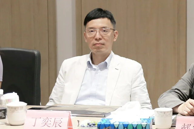 喜盈门集团副总裁郝宏伟率团队莅临书香门地集团交流