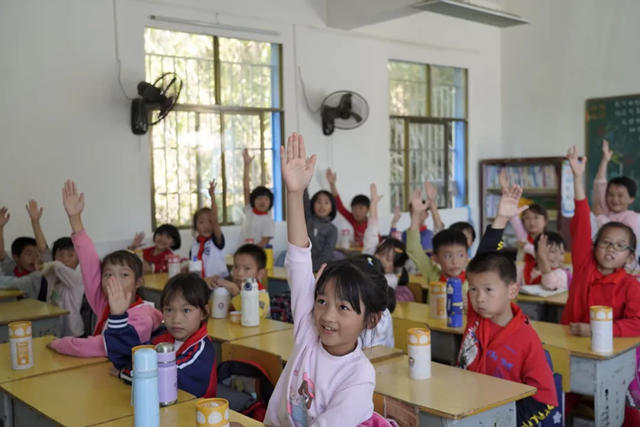 立邦中国与三一集团共同探访湖南盘石完全小学