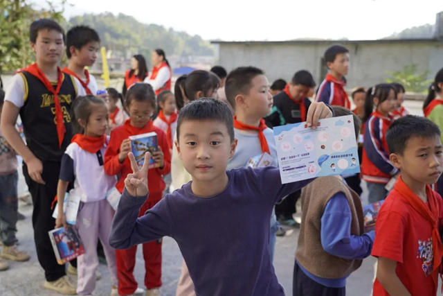 立邦中国与三一集团共同探访湖南盘石完全小学